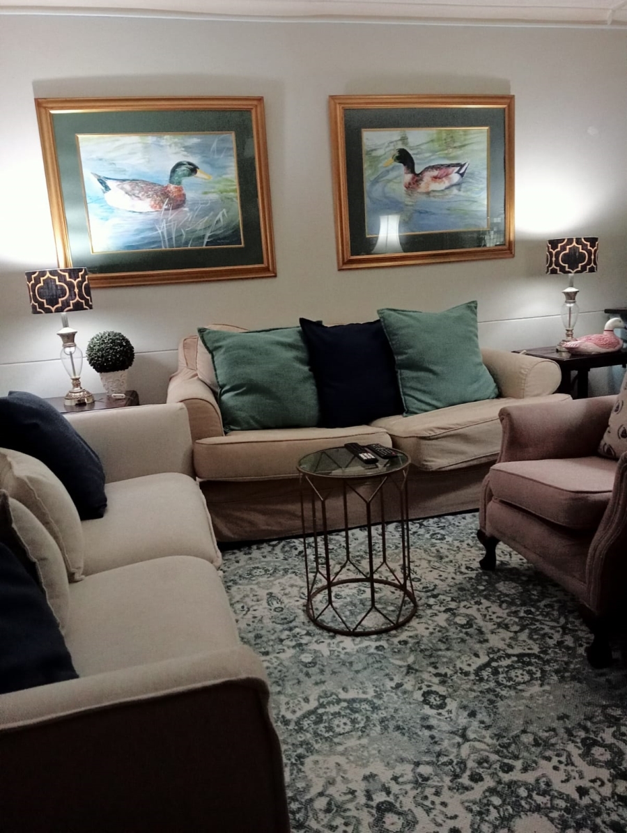 2 Bedroom Property for Sale in Whispering Pines Western Cape